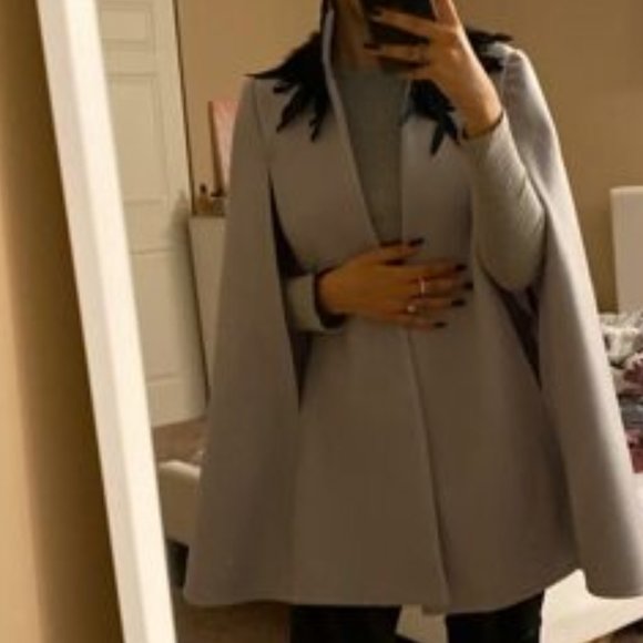 CLASSIC Feather Cape - Picture 8 of 11